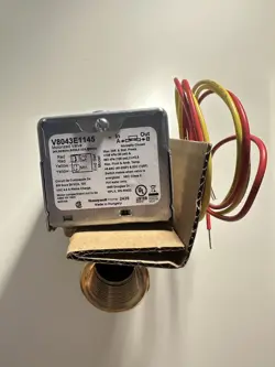 NEW HONEYWELL V8043E1145U MOTORIZED VALVE  REMOVABLE POWERHEAD 3/4