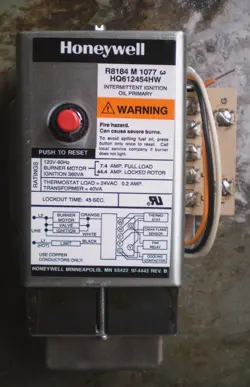 HONEYWELL R8184 M 1077  INTERMITTENT IGNITION OIL PRIMARY CONTROL