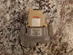 VR8200H 2002/9204-30H/ HONEYWELL STANDING PILOT GAS VALVE