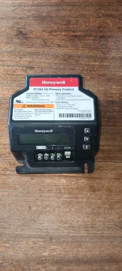 HONEYWELL R7284U1004 OIL PRIMARY CONTROL (SALVAGED)
