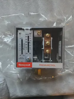 HONEYWELL PRESSURETROL 150PSI MAX