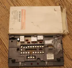 SWITCHING SUBBASE FOR
