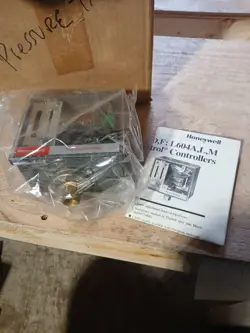 NEW HONEYWELL L404C 1147  PRESSURETROL  2-15 PSI /MANUAL RESET
