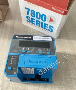 NEW IN BOX HONEYWELL RM7838B1013 AUTOMATIC PROGRAMMING BURNER CONTROL