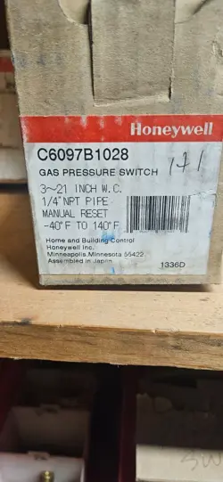 HONEYWELL C6097B1028 GAS PRESSURE SWITCH