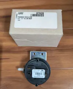 LENNOX / HONEYWELL PRESSURE REGULATOR  67K28 NEW