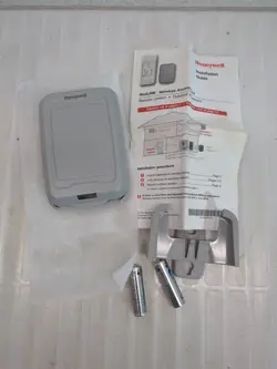 HONEYWELL  REDLINK™ WIRELESS OUTDOOR TEMP/HUMIDITY  SENSOR C7089R1013 NO SCREWS