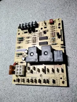 HONEYWELL FURNACE CONTROL BOARD PART # ST9120C2010