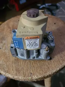 OEM HONEYWELL VR8204H 1097 NATURAL GAS VALVE   