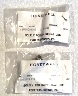 2 HONEYWELL DIVERTING GLOBE VALVE SPRINGS 30041084 218, NEW