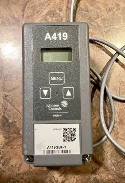 JOHNSON CONTROLS A419 24V SPDT TEMP CONTROL WITH SENSOR & HONEYWELL TRANSFORMER
