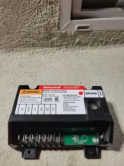 USED HONEYWELL S8670K CONTINUOUS RETRY IGNITION CONTROL FREE SHIPPING 