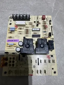 ST9120C2010 HONEYWELL FURNACE  CONTROL BOARD ST9120C-2010 