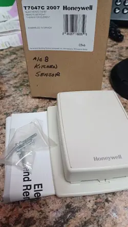 HONEYWELL T7047C 2007 ELECTRONIC T-STAT