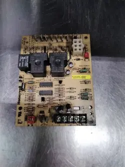 USED CONTROL BOARD FOR HONEYWELL FURNACE PT# ST9120C4040 FREE SHIPPING