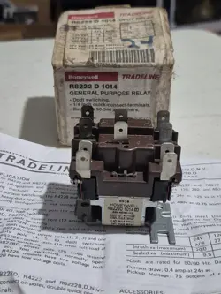 HONEYWELL TRADELINE R8222 D 1014 GENERAL PURPOSE SWITCHING RELAY DPDT 24V 90-340
