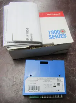 😃 NEW HONEYWELL INFRARED FLAME AMPLIFIER R7852 A 1019