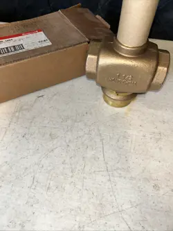 HONEYWELL V5013N1089 THREE-WAY GLOBE VALVE BRASS PLUG 1-1/2
