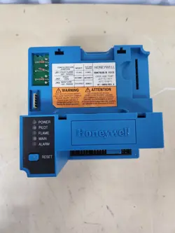 PARTS ONLY HONEYWELL RM7838B1013 BURNER CONTROLLER