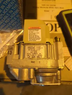 HONEYWELL VR8204C 1100  GAS VALVE