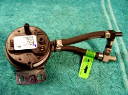 LENNOX 101572-01 PRESSURE SWITCH 33W14 33W1401 HONEYWELL BA80009 