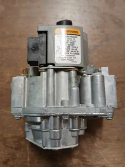 HONEYWELL VR8305P3206 GAS CONTROL VALVE