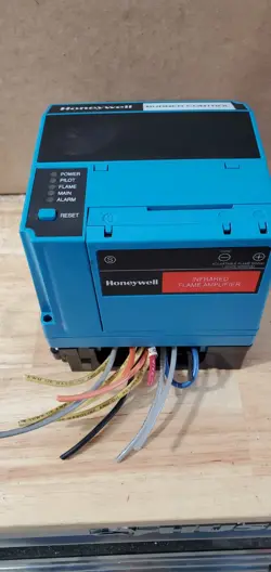 BURNER CONTROL RM7840G