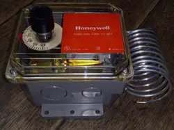 T631F-1084 FARM-O-STAT THERMOSTAT
