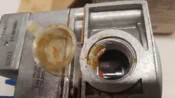 COMBINATION GAS VALVE