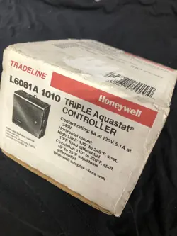 HONEYWELL  L6081A1010 TRIPLE AQUASTAT CONTROLLER BRAND NEW