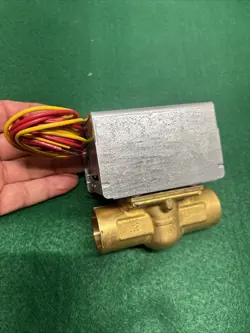 NEW (NOS) HONEYWELL V8043E1020 VALVE  - NO BOX - 1 INCH SWEAT FIT ZONE VALVE