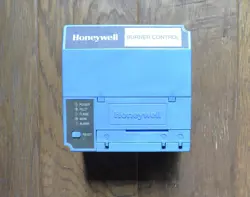 HONEYWELL BURNER CONTROL RM7897 A 1002 ULTRAVIOLET FLAME AMPLIFIER