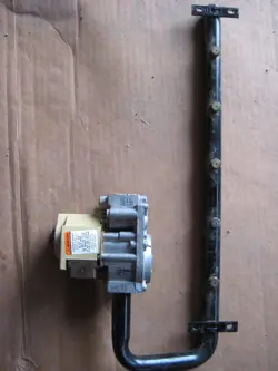 RECLAIMED GAS VALVE HONEYWELL VR8205H 8016