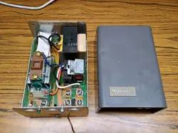 (UNTESTED) HONEYWELL L8148 E 1265 120V 97-4785AV 3139 2859 REV A AQUASTAT L8148E