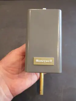 HYDRONIC BOILER AQUASTAT.