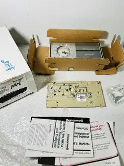 HONEYWELL TS8095A1010 CHRONOTHERM THERMOSTAT NEW NOS VTG