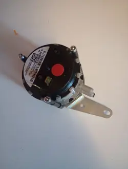 NEW HK 06NB 123, HONEYWELL HK06MB021, PRESSURE SWITCH FURNACE AIR MULTIPLE APPS