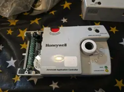 HONEYWELL CP-7051 APLICATION CONTROLLER 