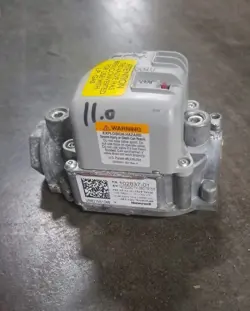 LENNOX GAS VALVE PART# 102837-01 HONEYWELL VR8215S1248 **LIQUID PROPANE ONLY**