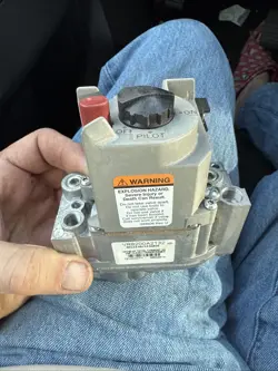 FURNACE GAS VALVE VR8200A2132 HONEYWELL ( RESIDEO ) VR8200A2132
