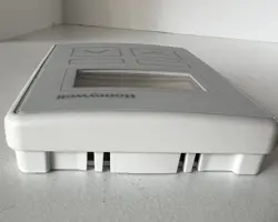 HONEYWELL TR42H ZIO WALL MODULE SYLK ENABLED/TEMP/HUMIDITY WITH DISPLAY - NEW