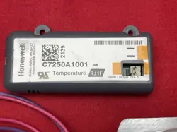 HONEYWELL MS3103J1030 DAMPER ACTUATOR W TEMP SENSOR C7250A1001 24V 27 LB-IN