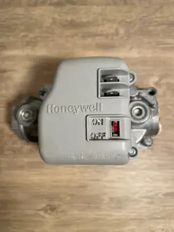 HONEYWELL VR8215S1248 / 102837-01 FURNACE GAS VALVE