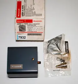 HONEYWELL  L6081A1010 TRIPLE AQUASTAT CONTROLLER