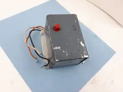 R8184G 1070 HONEYWELL OIL BURNER CONTROL , 120V 60HZ 30 SEC TESTED R8184G1070