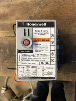 HONEYWELL R8184G1427 INTERNATIONAL OIL BURNER CONTROL