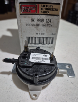 NEW GENUINE OEM CARRIER BRYANT PAYNE FURNACE AIR PRESSURE SWITCH HK06NB124
