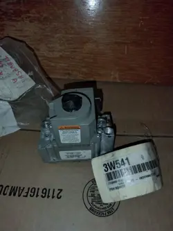(721) HONEYWELL VR8204H1006 FURNACE GAS VALVE