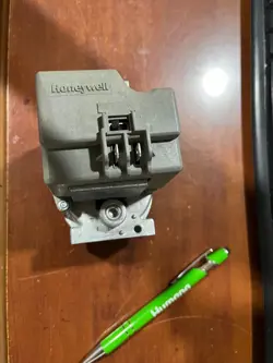 HONEYWELL #  VR8205S2379 HVAC FURNACE GAS VALVE  ( USED )  # 100365-01