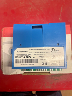 HONEYWELL R7847 A 1074 RECTIFICATION FLAME AMPLIFIER